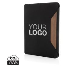 Teri AWARE™ A4 Portfolio aus RPET und Walnuss in schwarz Teri AWARE™ A4 Portfolio aus RPET und Walnuss in schwarz