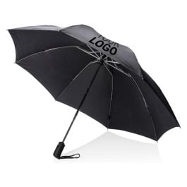 Swiss Peak AWARE™ 23' faltbarer umgekehrter Regenschirm in schwarz