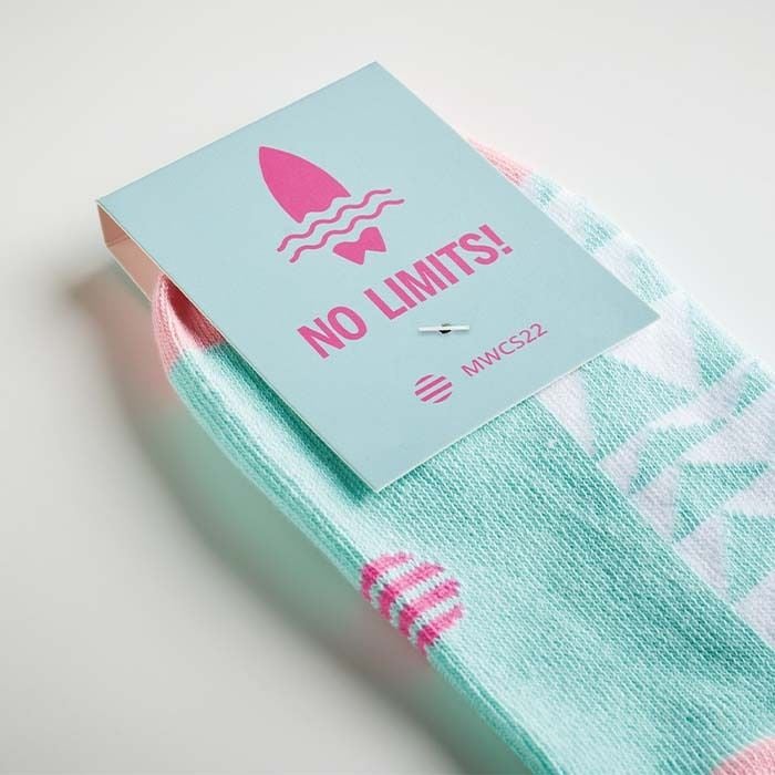 Individuelles Papieretikett an Socke